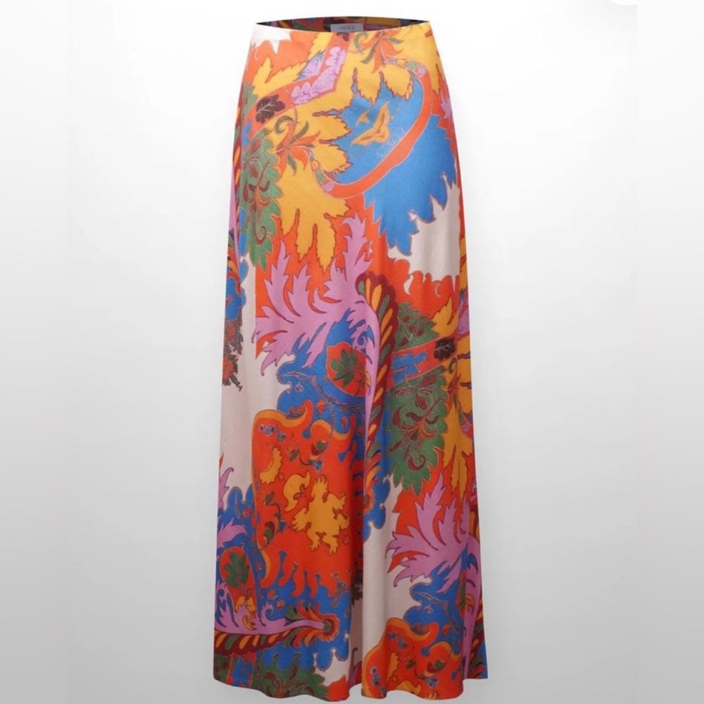 Fame on Central Hailey link skirt